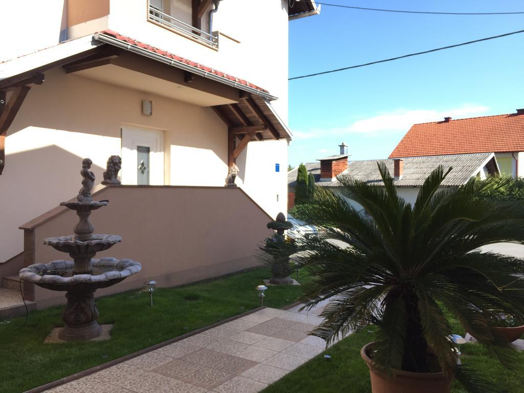 Apartmani "Mimoza" Otočac Esterno foto