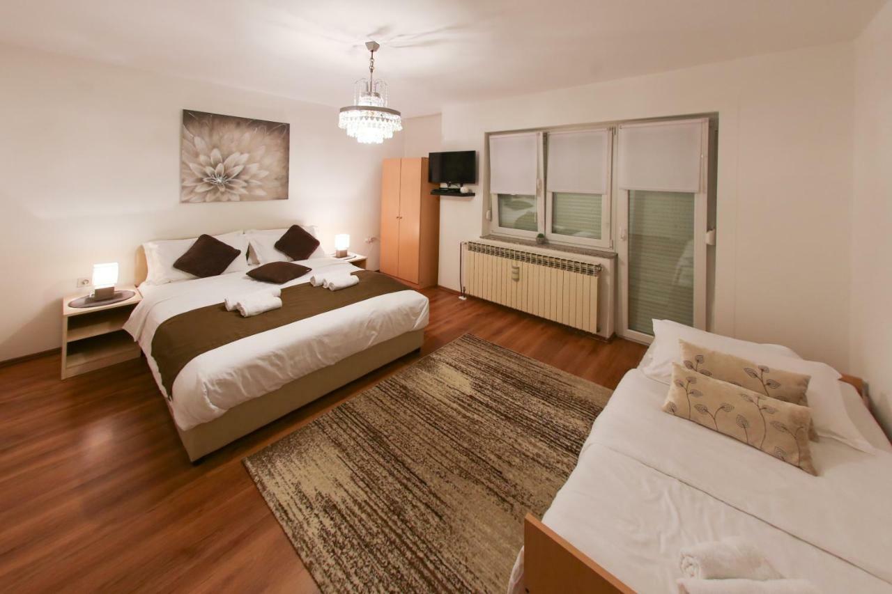 Apartmani "Mimoza" Otočac Esterno foto