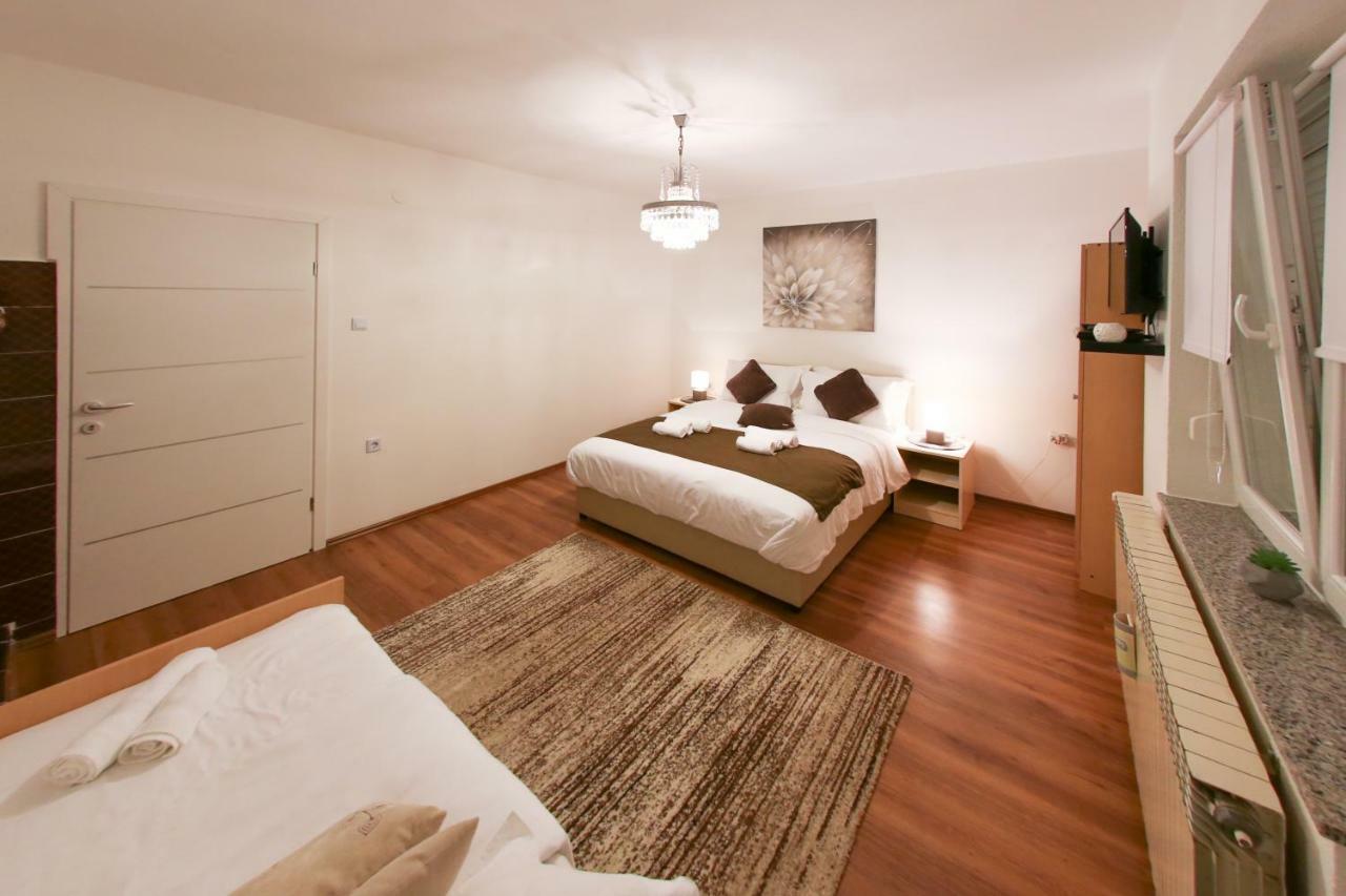 Apartmani "Mimoza" Otočac Esterno foto