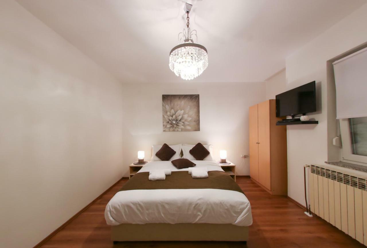 Apartmani "Mimoza" Otočac Esterno foto