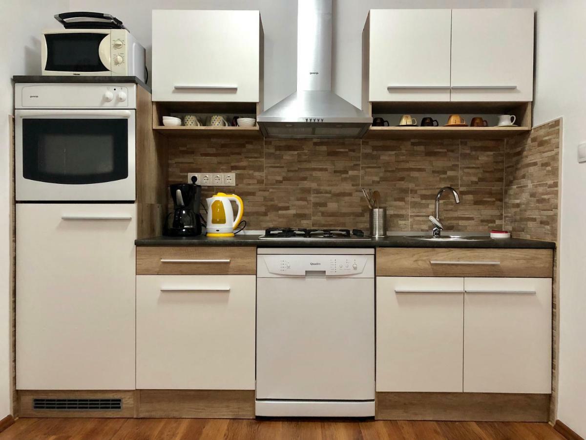 Apartmani "Mimoza" Otočac Esterno foto