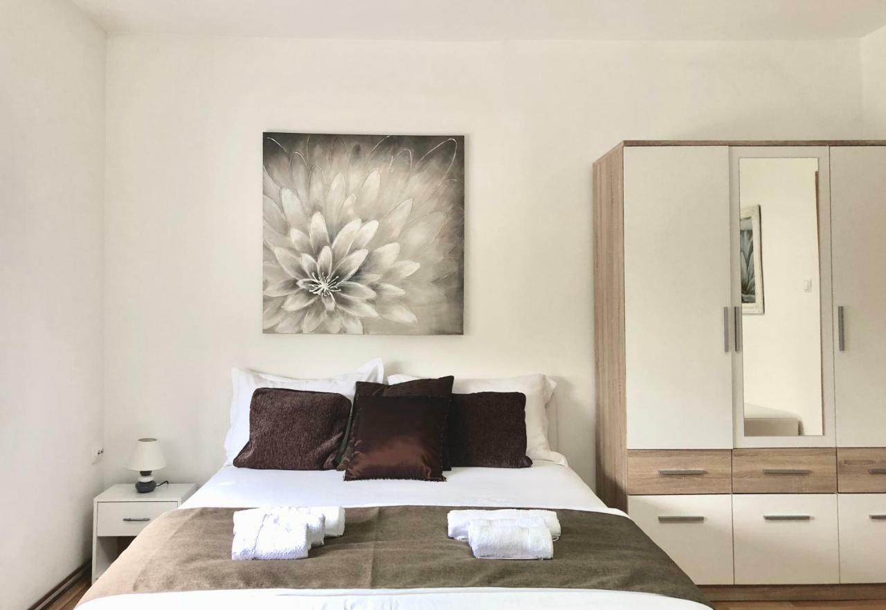 Apartmani "Mimoza" Otočac Esterno foto