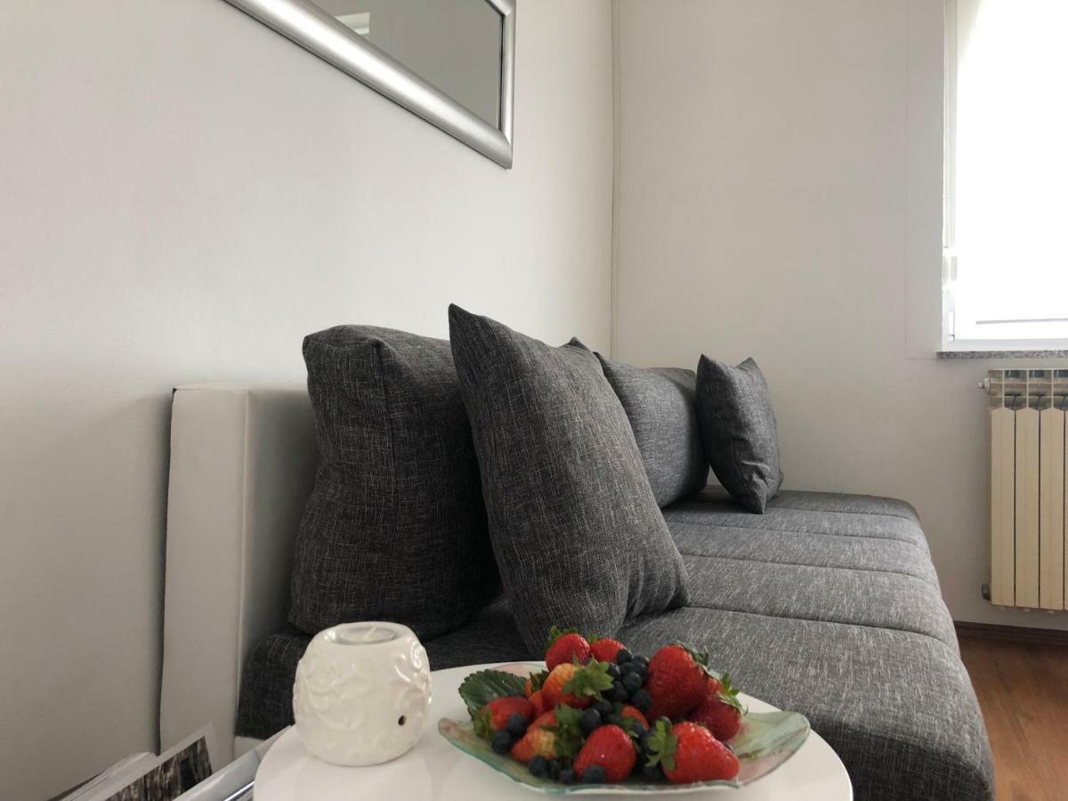 Apartmani "Mimoza" Otočac Esterno foto