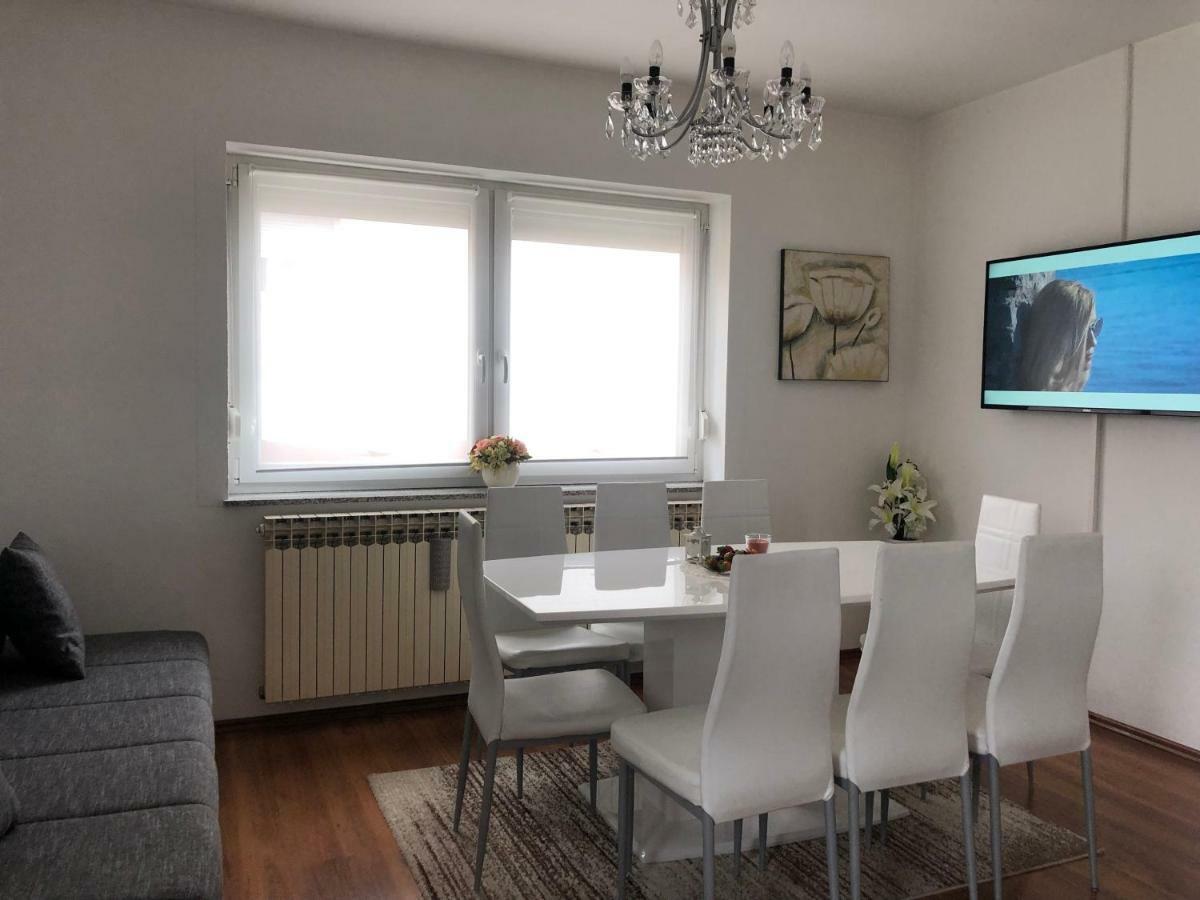 Apartmani "Mimoza" Otočac Esterno foto